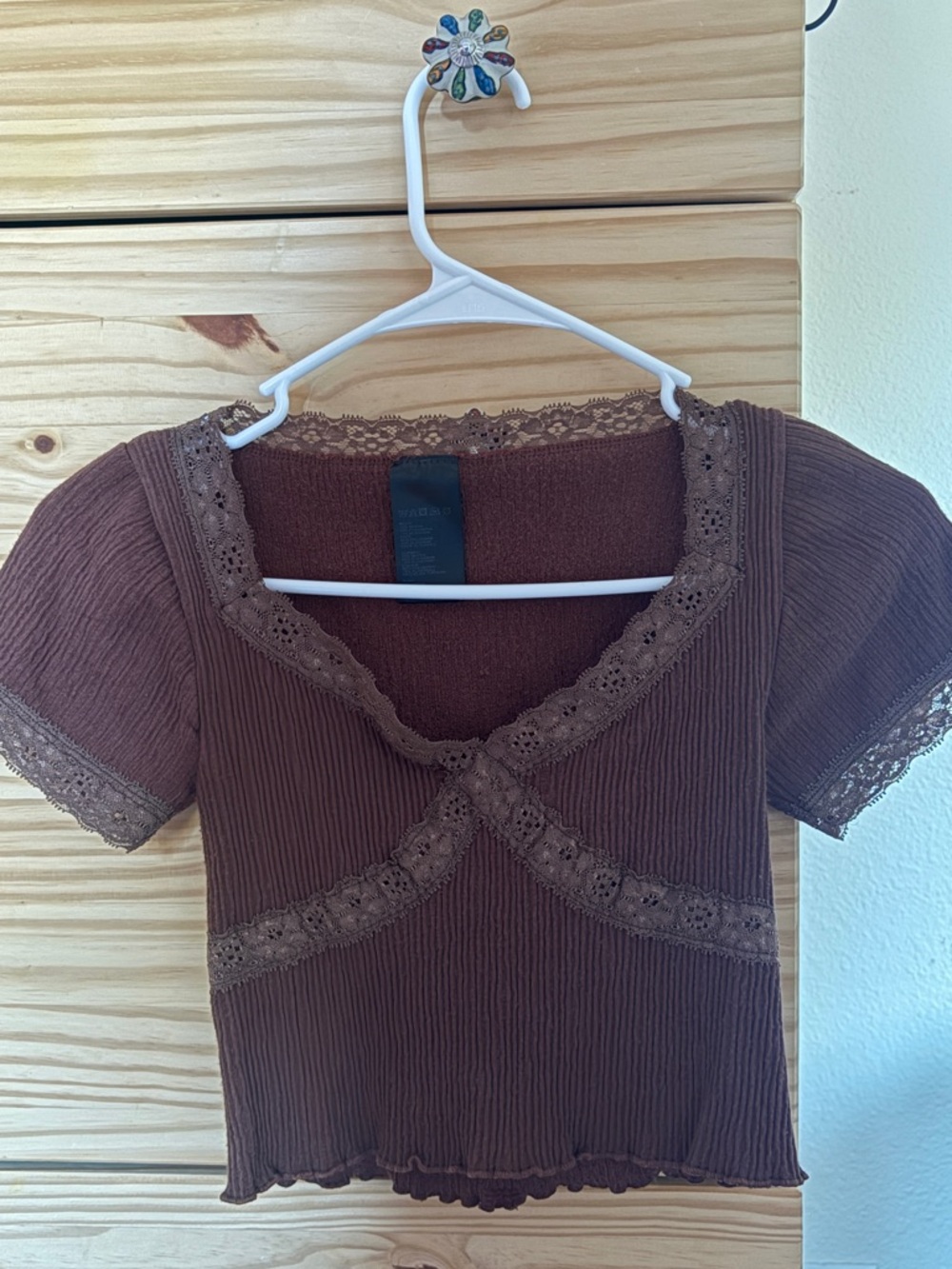 Tilly's Brown Ribbed Lace-Trim Short Sleeve Top